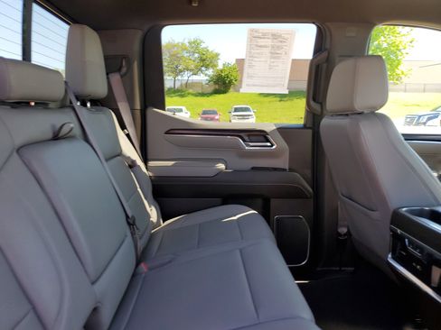 Used 2023 GMC Sierra 1500 SLT w/ SLT Premium Plus Package AWD/4WD image 33