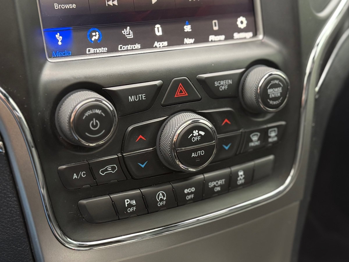 Used 2018 Jeep Grand Cherokee Limited w/ Luxury Group II AWD/4WD image 27