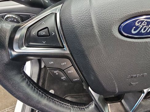 Used 2024 Ford Edge SEL image 16