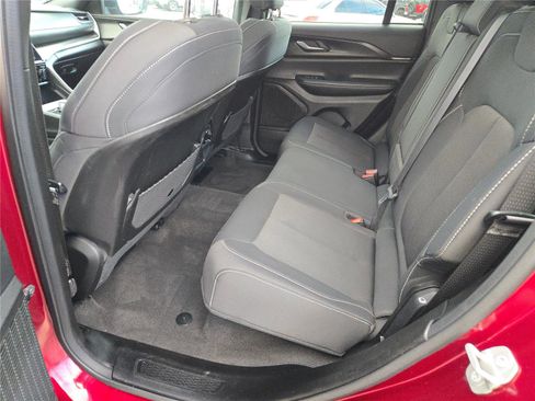 Certified 2024 Jeep Grand Cherokee Laredo X image 21