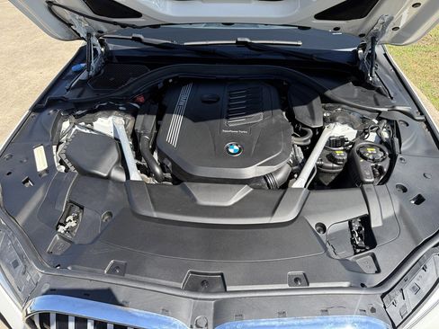 Used 2022 BMW 740i xDrive w/ M Sport Package image 19