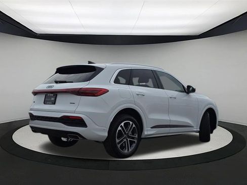 Certified 2025 Audi Q5 Premium w/ Convenience Package image 7