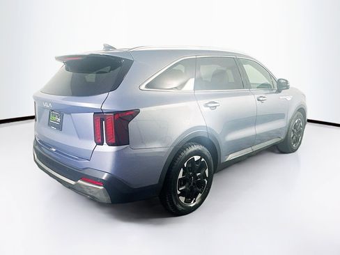 Used 2024 Kia Sorento S image 9