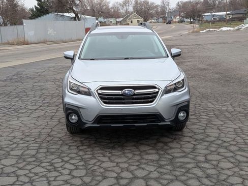 Used 2018 Subaru Outback 2.5i Limited image 2