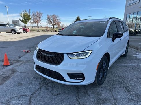 New 2026 Chrysler Pacifica Select image 12