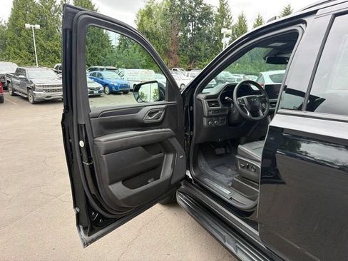 Used 2024 Chevrolet Suburban RST w/ Sport Performance Package AWD/4WD image 9