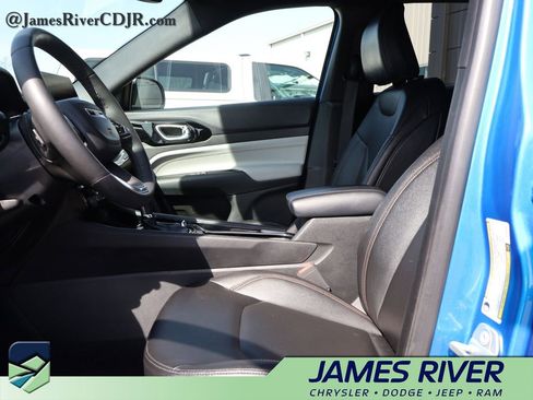 Used 2024 Jeep Compass Limited image 22