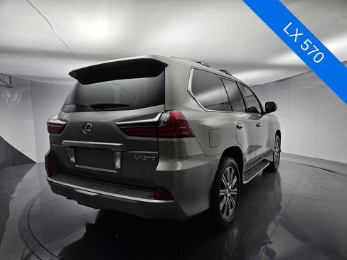 Used 2017 Lexus LX 570 4WD w/ Luxury Package image 8