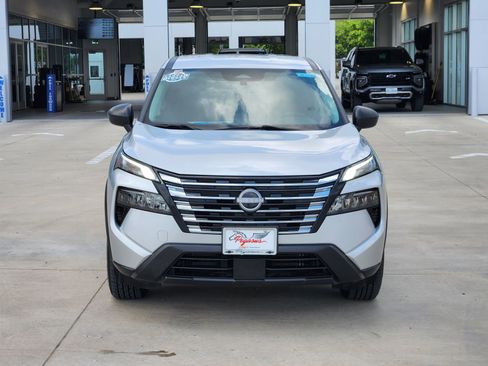 Used 2024 Nissan Rogue S AWD/4WD image 6