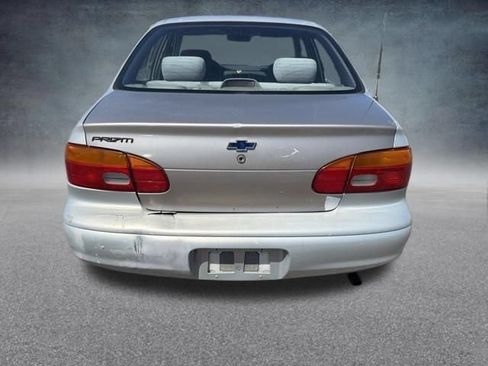 Used 2002 Chevrolet Prizm w/ Preferred Equipment Group 3 FWD image 9