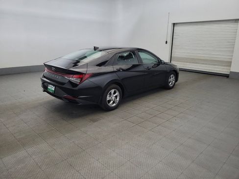 Used 2022 Hyundai Elantra SE w/ Winter Weather Package FWD image 10