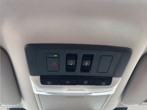 Used 2025 Nissan Pathfinder Platinum image 30