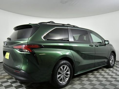Used 2021 Toyota Sienna LE image 10