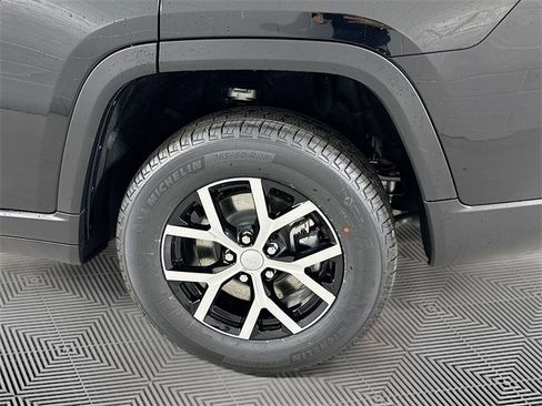 New 2025 Jeep Grand Cherokee L Limited w/ Luxury Tech Group II image 16