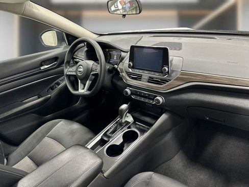 Used 2024 Nissan Altima 2.5 SV image 6