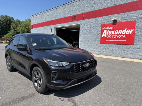 Used 2025 Ford Escape ST-Line Select AWD/4WD image 1