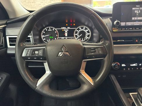 Used 2023 Mitsubishi Outlander ES FWD image 13