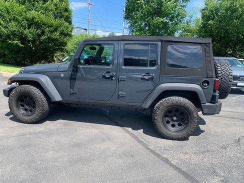 Used 2017 Jeep Wrangler Unlimited Sport w/ Quick Order Package 24S AWD/4WD image 9