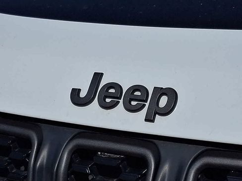 Used 2025 Jeep Compass Trailhawk AWD/4WD image 28