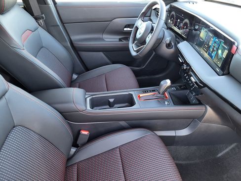 New 2026 Nissan Kicks SR AWD/4WD image 7