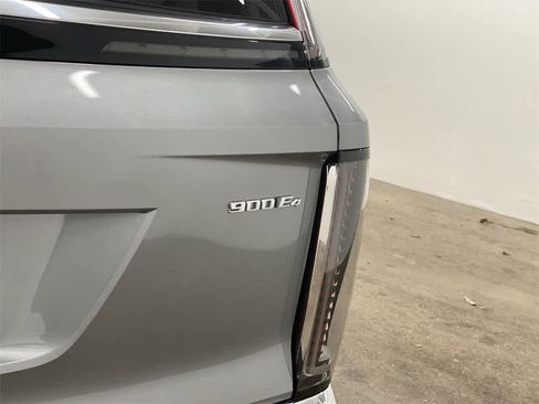 Used 2026 Cadillac Vistiq Premium Luxury image 11