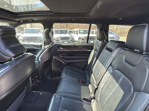 Used 2023 Jeep Grand Cherokee L Overland w/ Luxury Tech Group IV image 28