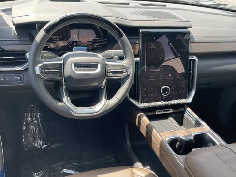 New 2027 GMC Acadia Denali Ultimate FWD image 9