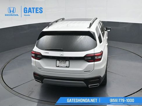 Certified 2025 Honda Pilot Touring image 39