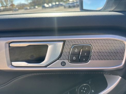 Used 2021 Ford Explorer Limited w/ Equipment Group 301A image 9