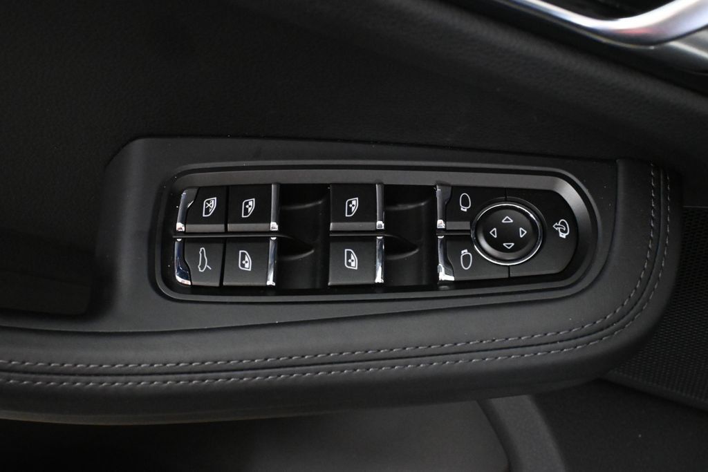 Used 2025 Porsche Macan S AWD/4WD image 26