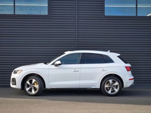 Used 2023 Audi Q5 2.0T Premium Plus w/ Premium Plus Package AWD/4WD image 3