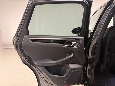 Certified 2026 Porsche Macan AWD/4WD image 34