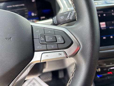 Used 2022 Volkswagen Tiguan SE AWD/4WD image 24