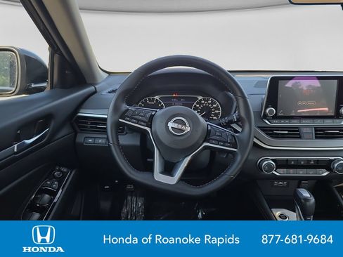 Used 2025 Nissan Altima 2.5 SR FWD image 13