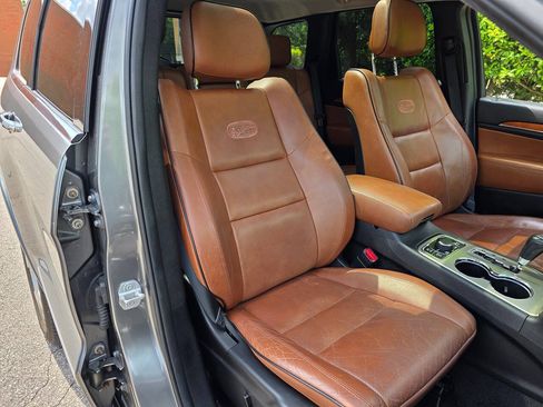 Used 2013 Jeep Grand Cherokee Overland AWD/4WD image 37
