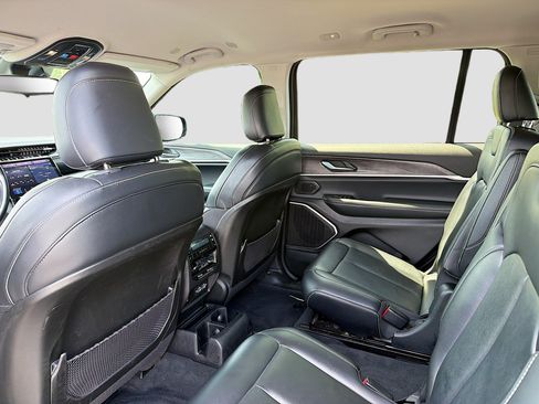 Used 2022 Jeep Grand Cherokee L Limited AWD/4WD image 6