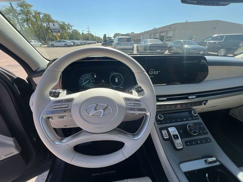 Used 2023 Hyundai Palisade Limited image 3