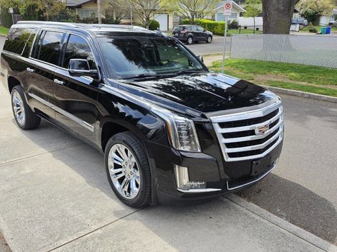 Used 2015 Cadillac Escalade ESV Luxury image 3