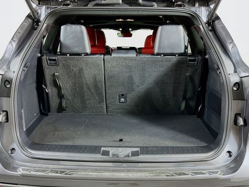 Used 2025 Toyota Highlander Limited AWD/4WD image 10