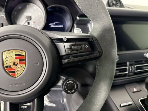 Certified 2025 Porsche Macan GTS AWD/4WD image 38