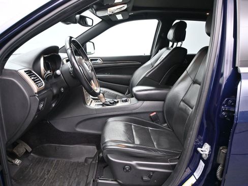 Used 2017 Jeep Grand Cherokee Overland w/ Jeep Active Safety Group image 7