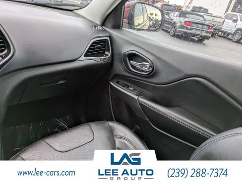 Used 2019 Jeep Cherokee Limited FWD image 15
