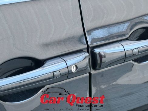 Used 2023 Chrysler Pacifica Touring-L FWD image 29
