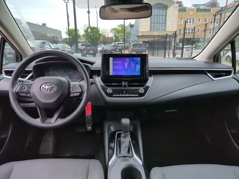 Used 2024 Toyota Corolla LE FWD image 11