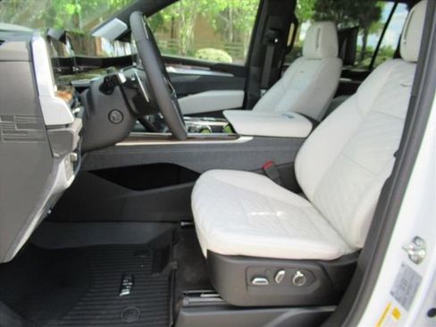New 2026 Cadillac Escalade ESV Platinum Sport AWD/4WD image 20
