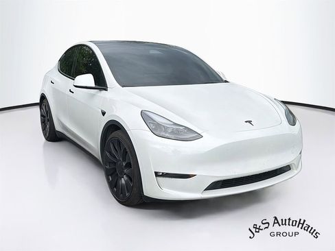 Used 2023 Tesla Model Y Performance AWD/4WD image 3