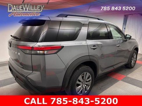 Used 2025 Nissan Pathfinder SV image 6