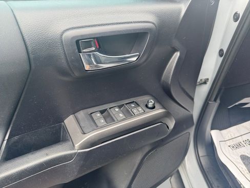 Used 2020 Toyota Tacoma TRD Sport AWD/4WD image 12