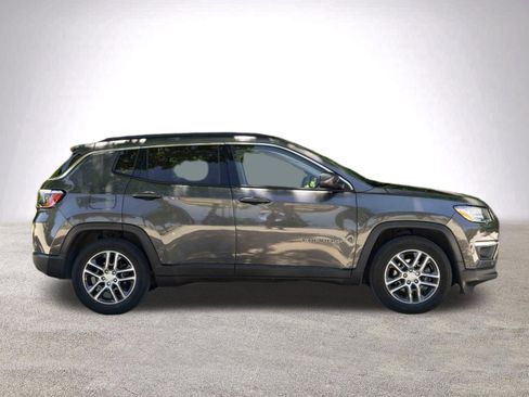 Used 2020 Jeep Compass Latitude FWD image 10