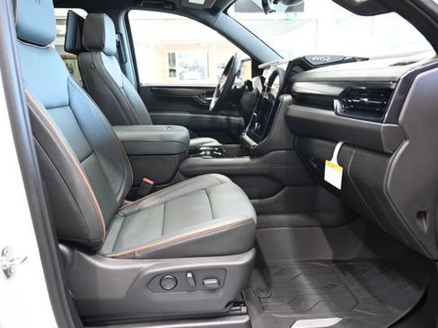 New 2026 GMC Yukon XL AT4 w/ AT4 Premium Plus Package AWD/4WD image 12